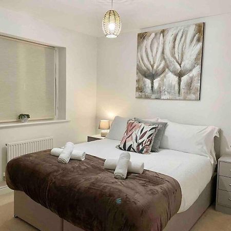 Great Home In Lovely Area With Parking, Sleeps 6 Folkestone Exterior photo