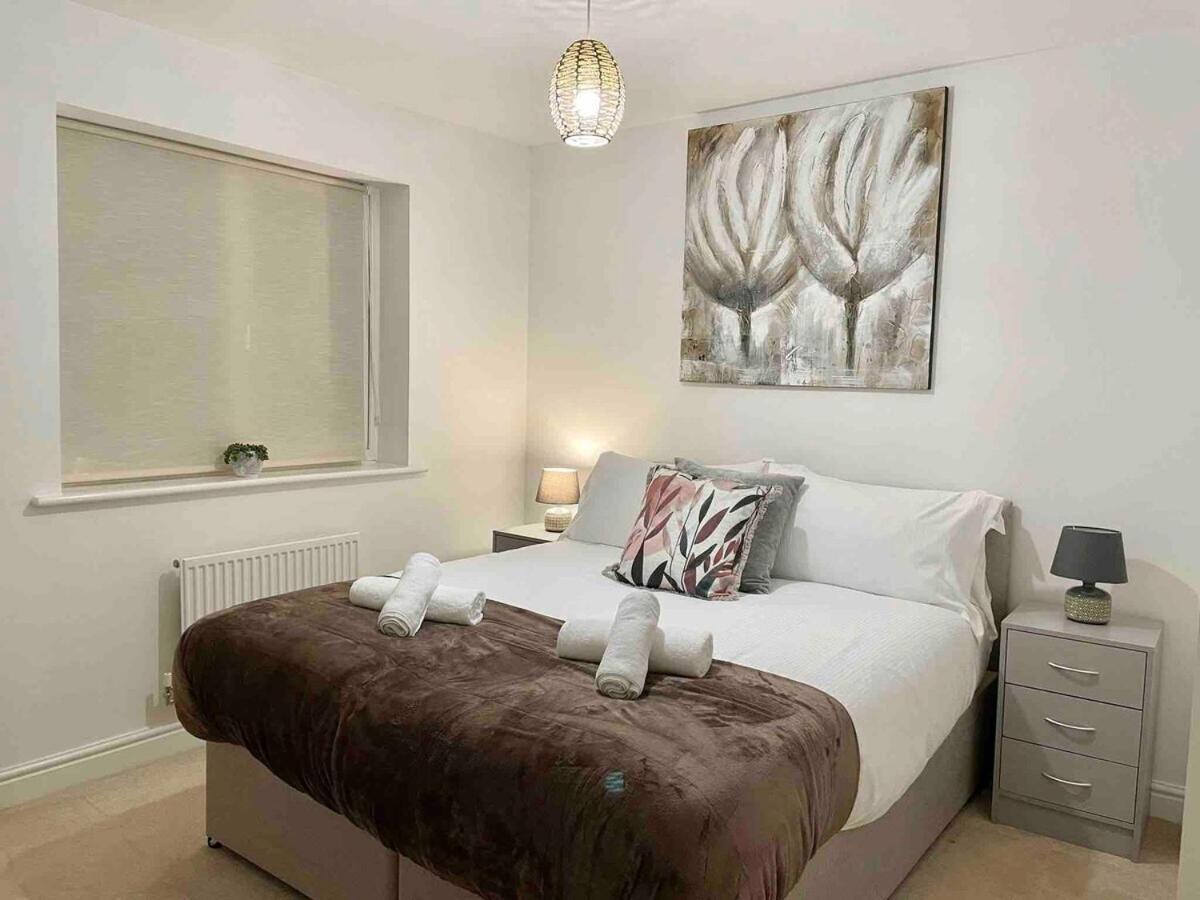 Great Home In Lovely Area With Parking, Sleeps 6 Folkestone Exterior photo