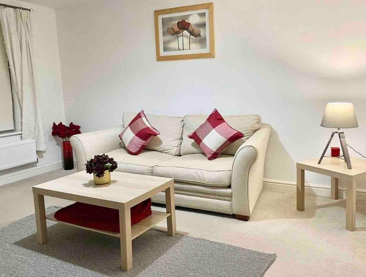 Great Home In Lovely Area With Parking, Sleeps 6 Folkestone Exterior photo